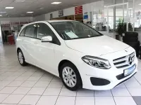 Gebraucht Mercedes B200 156 PS (114 kW) 2018 Calcitweiss  unilack Kleinwagen