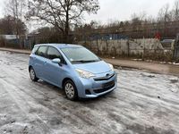 Gebraucht Toyota Verso-S 99 PS (72 kW) 2011 Blau Van / Kleinbus