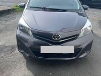 Gebraucht Toyota Yaris 69 PS (50 kW) 2014 Grau Kleinwagen