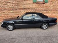 Gebraucht Mercedes E300 220 PS (161 kW) 1993 Schwarz Cabrio