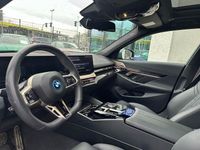 Gebraucht BMW 550e M Sport 489 PS (359 kW) 2025 Cape york grün Kombi