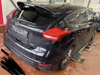 Gebraucht Ford Focus ST-Line 140 PS (102 kW) 2018 Iridiumschwarz metallic Kleinwagen