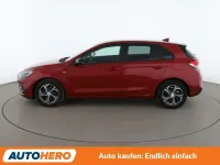 Gebraucht Hyundai i30 Intro Edition 120 PS (88 kW) 2021 Rot Limousine