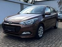 Gebraucht Hyundai i20 Classic 101 PS (74 kW) 2017 Braun Limousine
