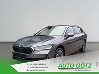 Neu Skoda Superb Selection 150 PS (110 kW) 2026 Grau Kombi