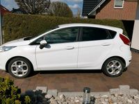 Gebraucht Ford Fiesta Titanium 97 PS (71 kW) 2010 Weiß Kleinwagen