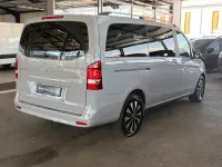 Gebraucht Mercedes V220 163 PS (119 kW) 2025 Grau Van / Kleinbus