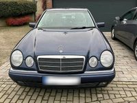 Gebraucht Mercedes E240 170 PS (125 kW) 1999 Blau Limousine