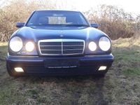 Gebraucht Mercedes E320 Elegance 220 PS (161 kW) 1998 Blau Limousine