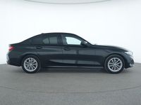 Gebraucht BMW 320 Sport Line 190 PS (139 kW) 2023 Black sapphire Limousine