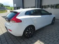 Gebraucht Volvo V40 Momentum 150 PS (110 kW) 2019 Weiß Limousine