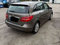 Gebraucht Mercedes B200 156 PS (114 kW) 2012 Beige Van / Kleinbus
