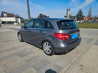 Gebraucht Mercedes B180 122 PS (89 kW) 2014 Grau Van / Kleinbus