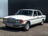 Second-hand Mercedes 250 1979 Alb Berlinǎ