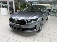 Neu Skoda Superb LAURIN & KLEMENT 204 PS (150 kW) 2026 Grau Kombi