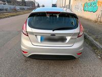 Gebraucht Ford Fiesta 90 PS (66 kW) 2015 Silber Kleinwagen