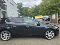 Gebraucht Volvo V40 Summum 150 PS (110 kW) 2012 Schwarz Kleinwagen