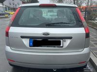 Gebraucht Ford Fiesta 69 PS (50 kW) 2005 Silber Kleinwagen