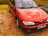 Używany Renault Mégane 75 KM (55 kW) 1998 Czerwony Sedan/Limuzyna