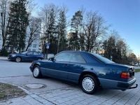Gebraucht Mercedes E300 179 PS (131 kW) 1989 Blau Coupé