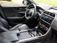 Gebraucht Jaguar XE R-Dynamic 253 PS (186 kW) 2023 Eiger grey Limousine
