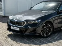 Gebraucht BMW 520 M Sport 197 PS (144 kW) 2025 Sophistograu brillanteffekt metallic Limousine