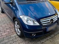 Gebraucht Mercedes A180 109 PS (80 kW) 2011 Blau Kleinwagen