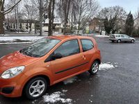 Second-hand Renault Twingo Expression 58 CP (42 kW) 2009 Portocaliu Hatchback