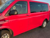 Używany VW Caravelle 150 KM (110 kW) 2016 Czerwony Van