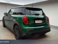 Gebraucht Mini Cooper Coupé Classic 136 PS (100 kW) 2023 British racing green metallic Coupé