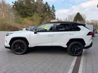 Gebraucht Toyota RAV4 Hybrid Style 218 PS (160 kW) 2025 Perweiß metallic 089 / schwarz SUV
