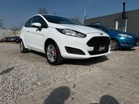 Gebraucht Ford Fiesta Trend 60 PS (44 kW) 2014 Weiß Kleinwagen