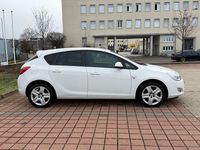 Gebraucht Opel Astra 140 PS (102 kW) 2012 Weiß Limousine