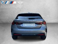 Neu BMW 120 163 PS (119 kW) 2025 Skyscraper grau Kleinwagen