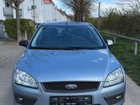 Gebraucht Ford Focus 101 PS (74 kW) 2005 Blau Limousine