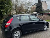 Gebraucht Hyundai i30 109 PS (80 kW) 2012 Schwarz Limousine