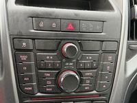 Gebraucht Opel Astra Selection 87 PS (63 kW) 2012 Weiß Limousine