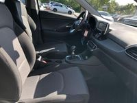 Gebraucht Hyundai i30 Select 120 PS (88 kW) 2018 Rot Kombi