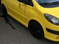 Gebraucht Peugeot 1007 106 PS (77 kW) 2005 Gelb Van / Kleinbus