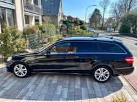 Gebraucht Mercedes E220 Avantgarde 170 PS (125 kW) 2011 Schwarz Limousine