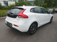 Gebraucht Volvo V40 Momentum 122 PS (89 kW) 2019 Weiß Kombi