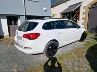 Gebraucht Opel Astra Edition 180 PS (132 kW) 2014 Weiß Kombi