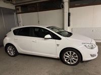 Gebraucht Opel Astra Edition 116 PS (85 kW) 2012 Weiß Limousine