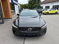 Używany Volvo V60 Plus 398 KM (292 kW) 2025 Szary Kombi