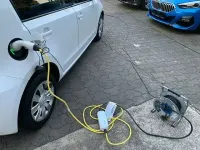 Gebraucht VW e-up! Move 61 kW (83 PS) 2021 Pure white (metallic) Kleinwagen