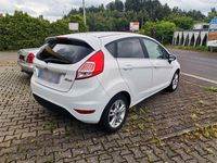 Gebraucht Ford Fiesta Titanium 101 PS (74 kW) 2016 Weiß Kleinwagen