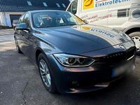 Gebraucht BMW 318 143 PS (105 kW) 2012 Grau Limousine