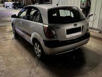 Gebraucht Kia Rio Vision 97 PS (71 kW) 2009 Silber Limousine