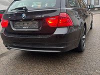 Gebraucht BMW 318 136 PS (100 kW) 2012 Schwarz Kombi