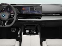 Gebraucht BMW 550e Comfort Edition 489 PS (359 kW) 2025 Grün Limousine